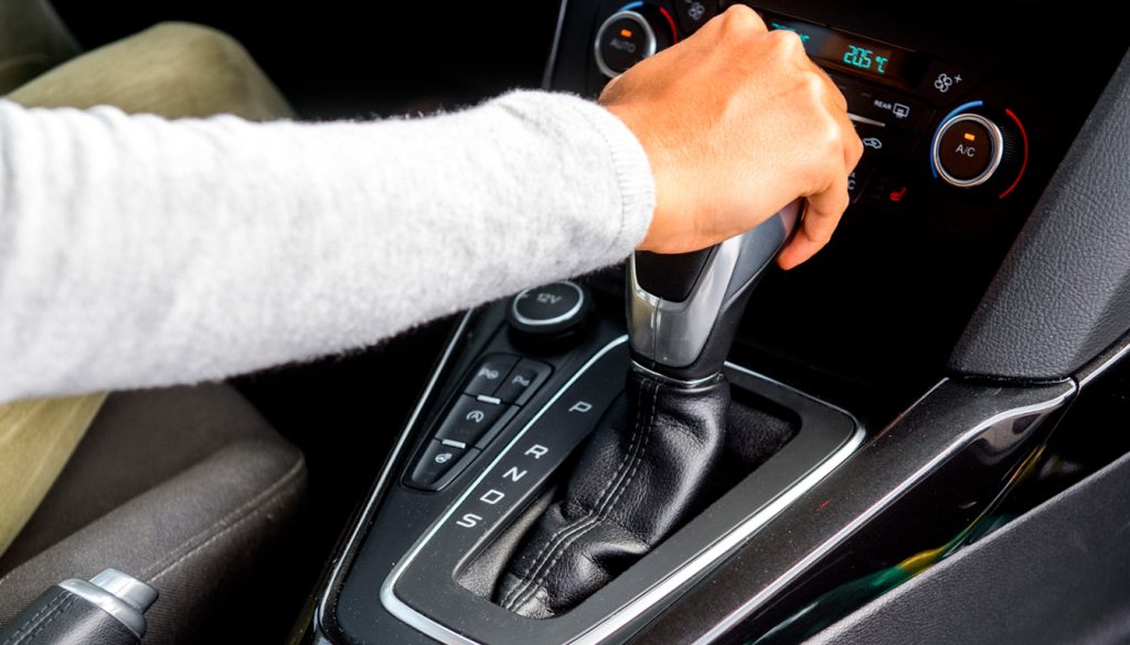 découvrez comment conduire une voiture automatique grâce à nos conseils pratiques et astuces simples, idéals pour les débutants souhaitant gagner en confiance au volant.