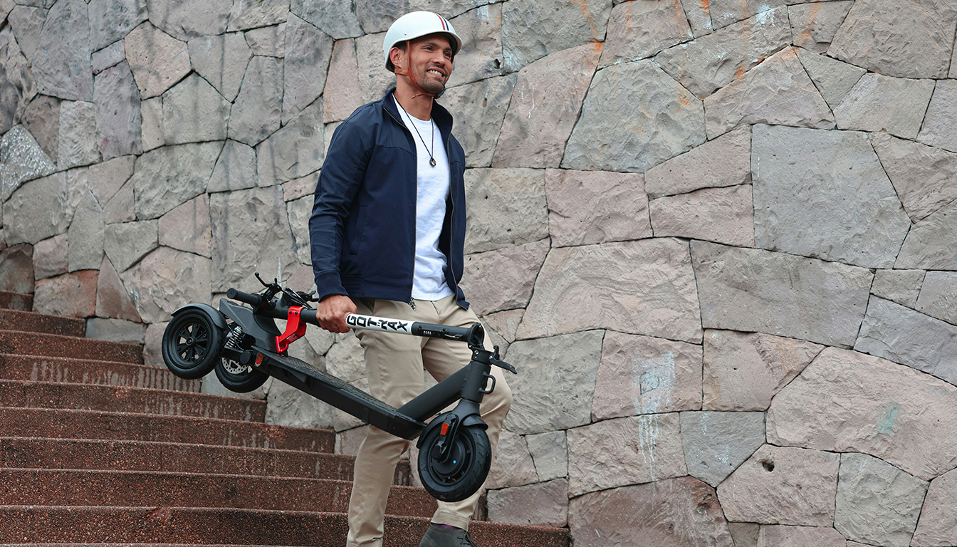 découvrez les obligations d'assurance pour une trottinette électrique, les démarches à suivre et les cas particuliers à connaître pour être bien couvert.