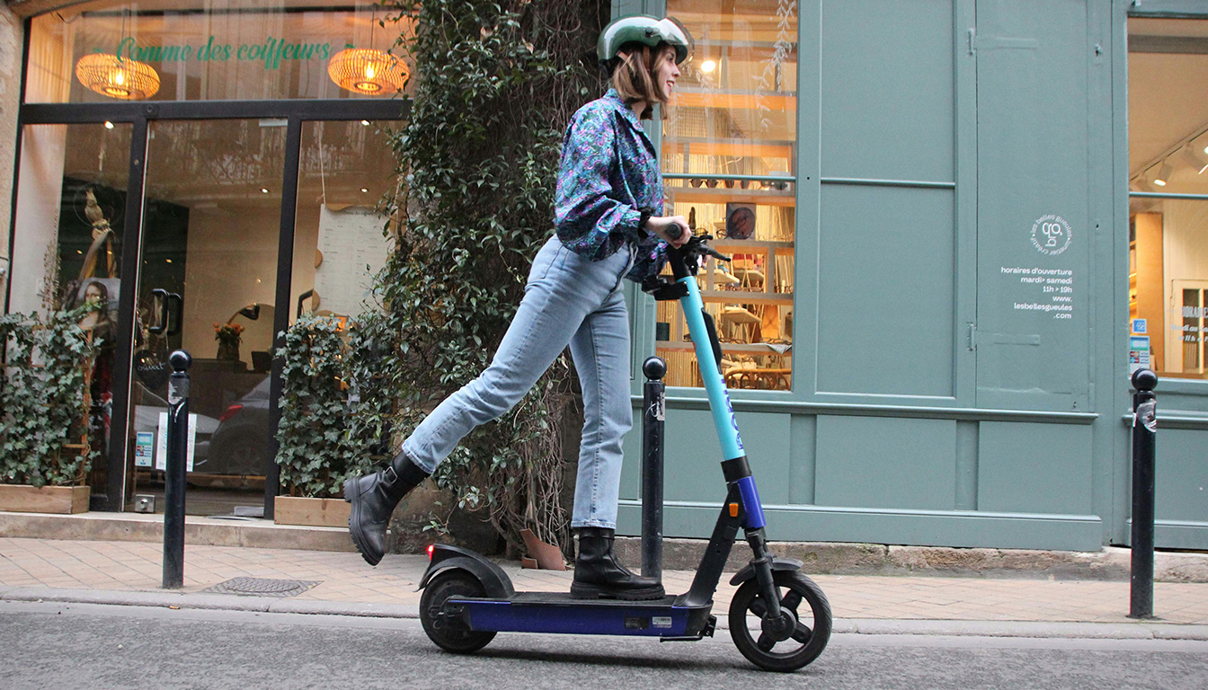 découvrez pourquoi votre trottinette se met en sécurité, les causes possibles, et trouvez des solutions efficaces pour débloquer la situation et reprendre la route en toute sérénité.