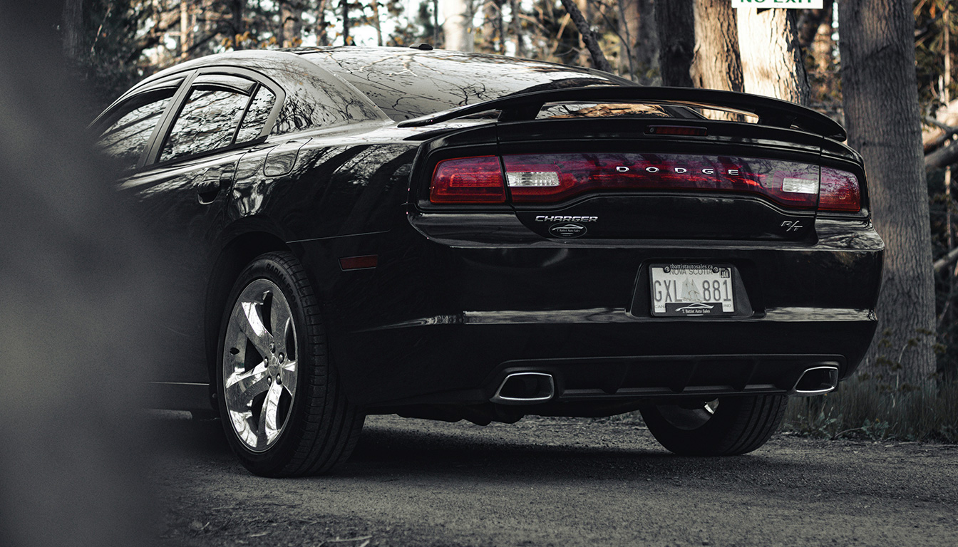 découvrez comment identifier le propriétaire d'une plaque d'immatriculation, les démarches à suivre, les limites légales et les alternatives possibles pour obtenir ces informations en toute légalité.