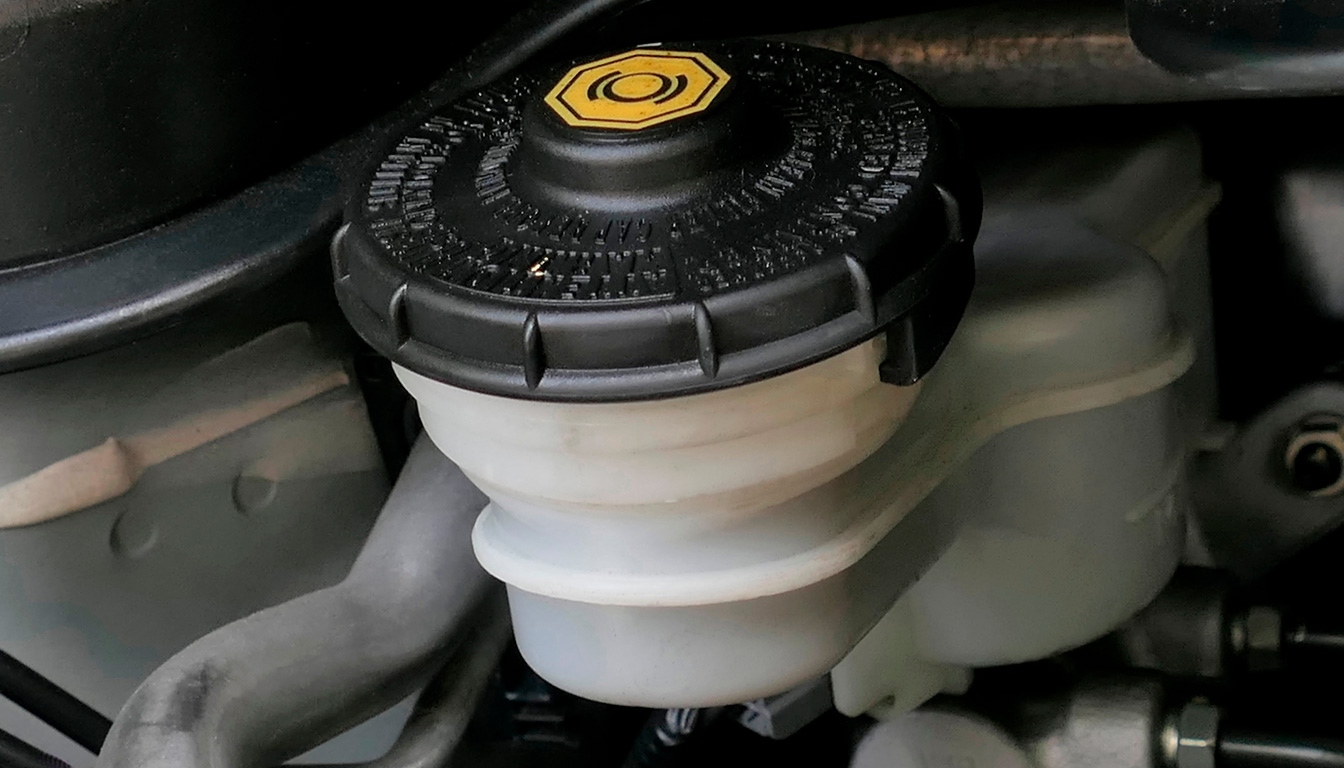 découvrez à quoi sert le liquide de frein, son rôle essentiel dans la sécurité automobile et comment il fonctionne pour assurer un freinage efficace.