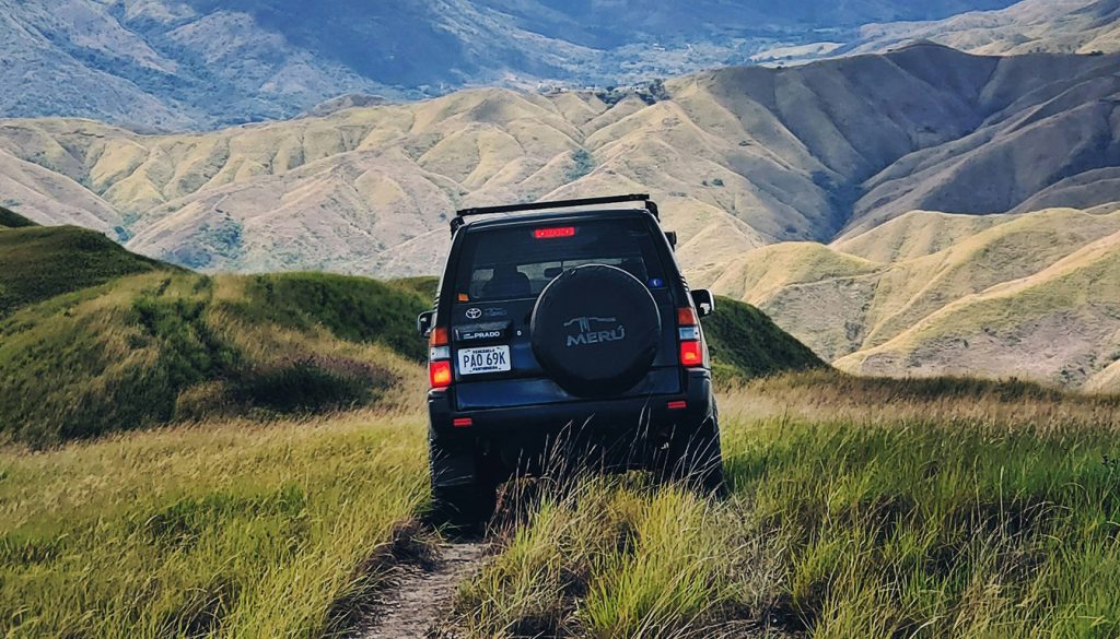 découvrez une méthode simple pour maîtriser le démarrage en côte sans utiliser le frein à main, spécialement adaptée aux moteurs essence, avec des conseils pratiques pour assurer un départ en douceur et en sécurité.