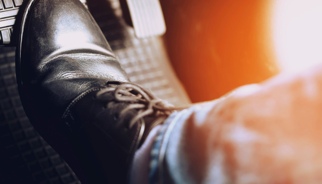 découvrez pourquoi votre embrayage est mou et pourquoi vous ne pouvez pas passer les vitesses, ainsi que les solutions pour résoudre ces problèmes rapidement.