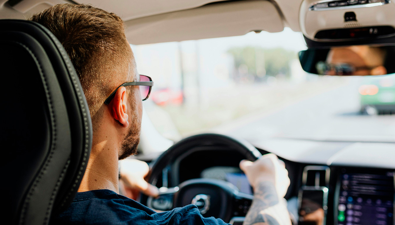 découvrez pourquoi votre embrayage devient mou et pourquoi il est difficile de changer de vitesse, ainsi que les solutions pour résoudre ces problèmes rapidement.