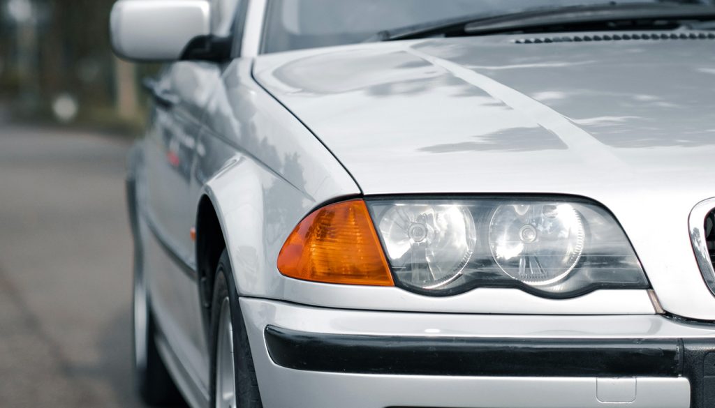 apprenez à nettoyer efficacement la carrosserie de votre voiture avec du bicarbonate de soude grâce à notre mode d'emploi détaillé et nos conseils de précautions pour protéger votre véhicule.