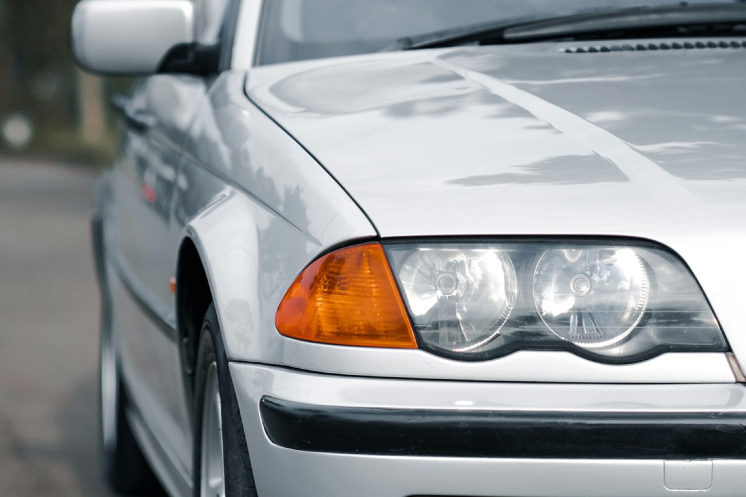 Nettoyer la carrosserie de sa voiture avec du bicarbonate de soude : mode d’emploi et précautions