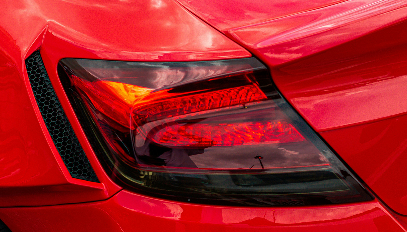 découvrez comment nettoyer efficacement la carrosserie de votre voiture avec du bicarbonate de soude, grâce à notre mode d'emploi détaillé et nos précautions pour préserver la peinture.