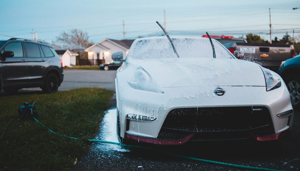 découvrez où se trouvent les gicleurs de lave-glace avant de votre véhicule et apprenez à les repérer facilement pour un entretien efficace.