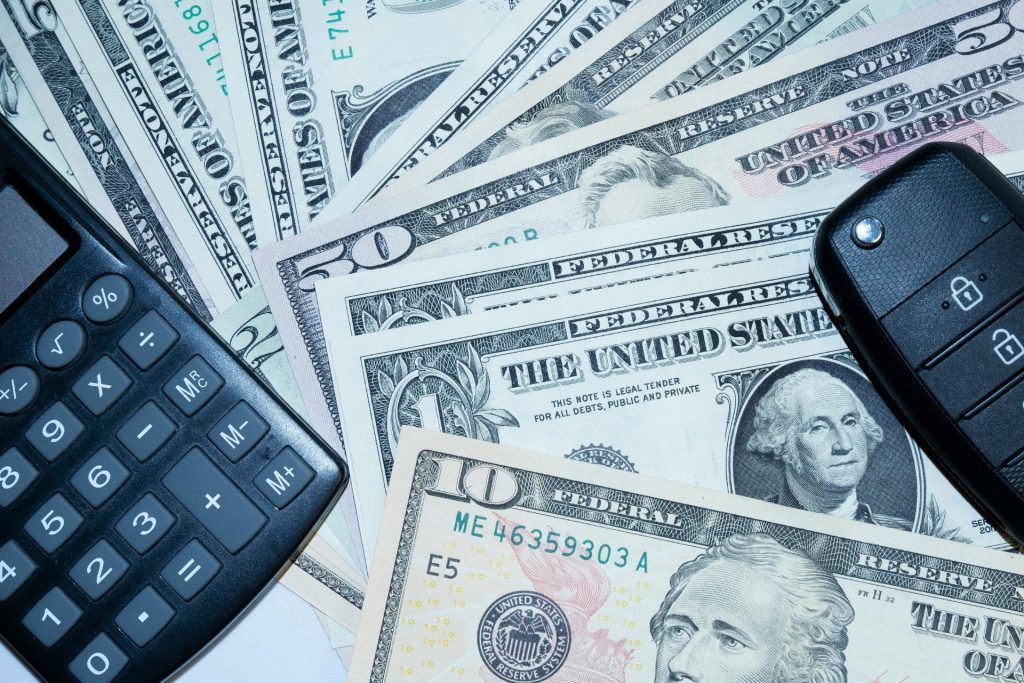 découvrez les règles, les plafonds légaux et les précautions essentielles à connaître pour payer une voiture en liquide en toute sécurité et conformité.