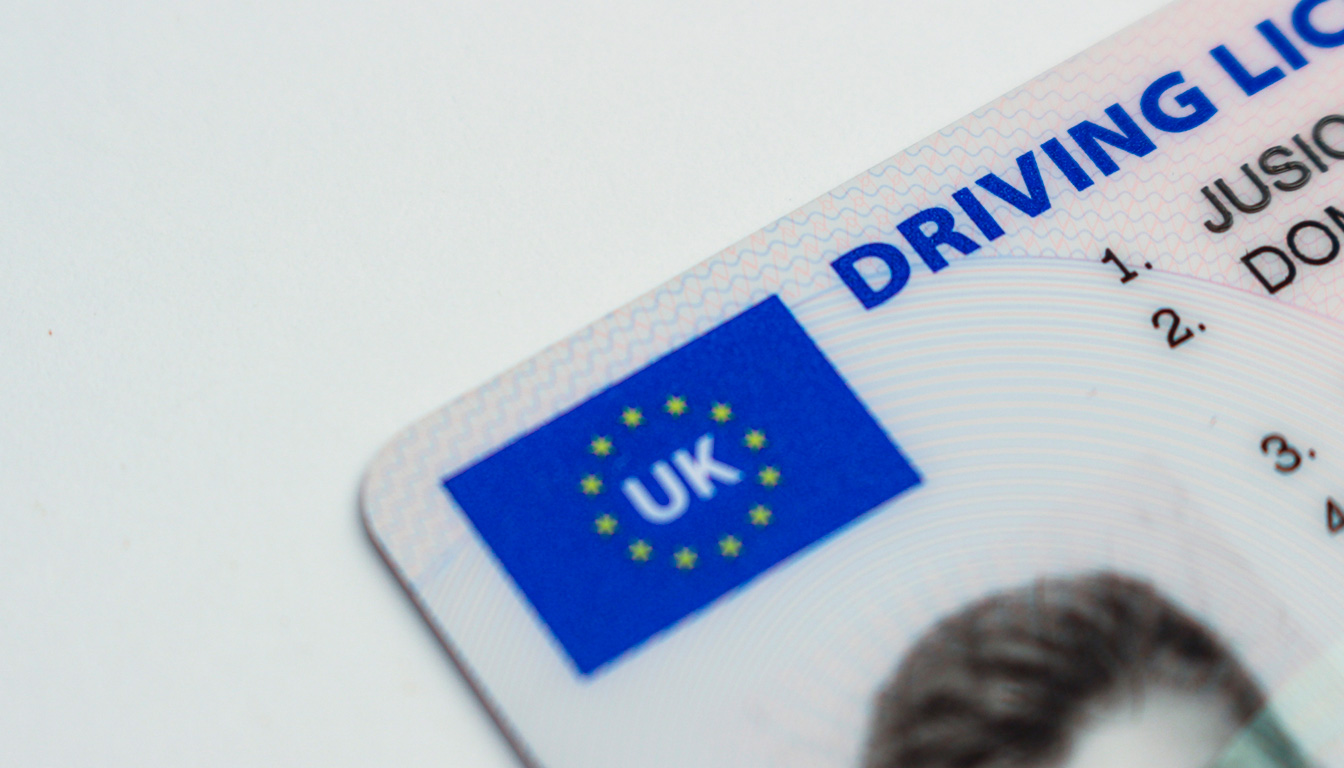 découvrez les démarches à suivre, les coûts associés et les risques d’amende liés à un permis de conduire abîmé. informez-vous pour éviter les problèmes sur la route.