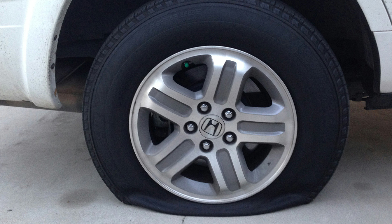 découvrez jusqu'où vous pouvez utiliser une bombe anti-crevaison, ses limites et les précautions essentielles à prendre pour rouler en toute sécurité après une réparation d'urgence.