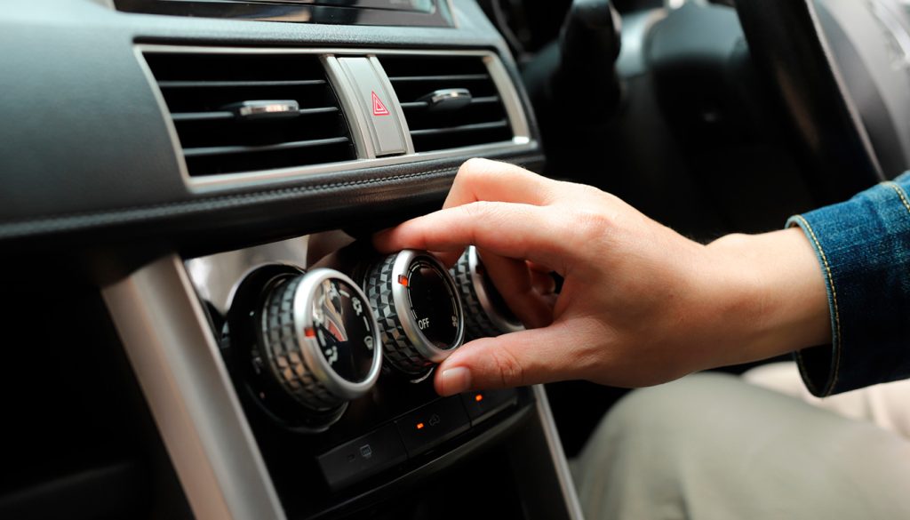 découvrez comment recharger la climatisation de votre voiture avec notre guide complet : mode d’emploi étape par étape, coût moyen et conseils pratiques pour un air frais toute l'année.