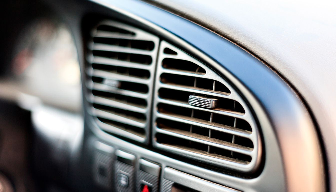 découvrez comment recharger la climatisation de votre voiture avec notre guide complet : mode d'emploi détaillé, estimation des coûts et conseils pratiques pour un entretien efficace et économique.