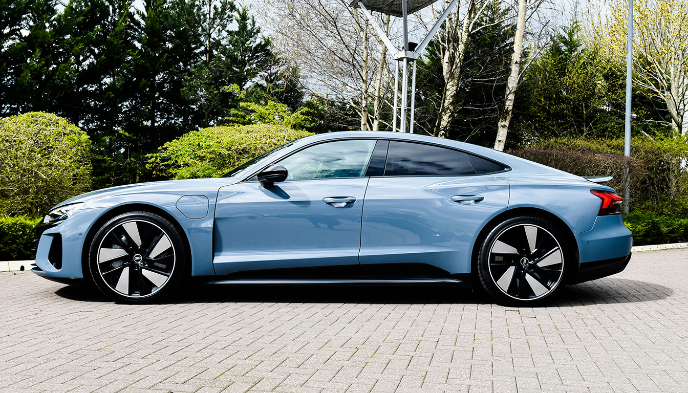 découvrez combien une voiture neuve perd de sa valeur la première année, avec une estimation précise de la décote et des conseils pratiques pour limiter cette perte.