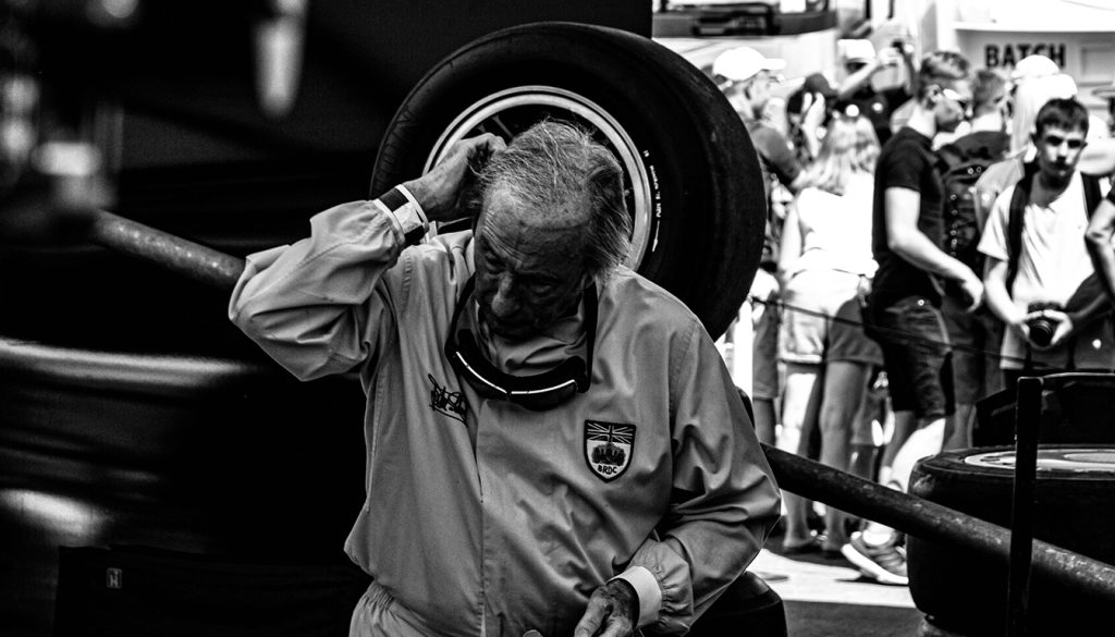 découvrez la fortune de jackie stewart, légende de la formule 1, et explorez à combien s'élève sa richesse accumulée au fil de sa carrière exceptionnelle.
