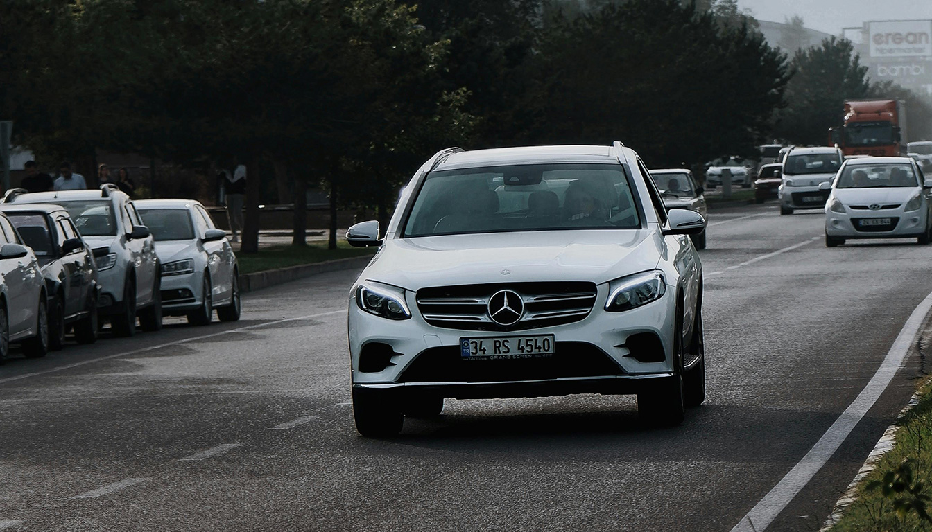 découvrez les meilleurs modèles de voitures adaptés pour ceux qui parcourent moins de 10 000 km par an, alliant économie, confort et praticité.