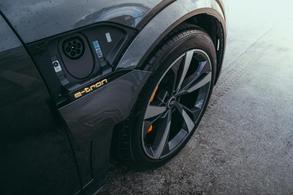 Durée de vie batterie Audi — batterie Audi A3 e-tron en charge