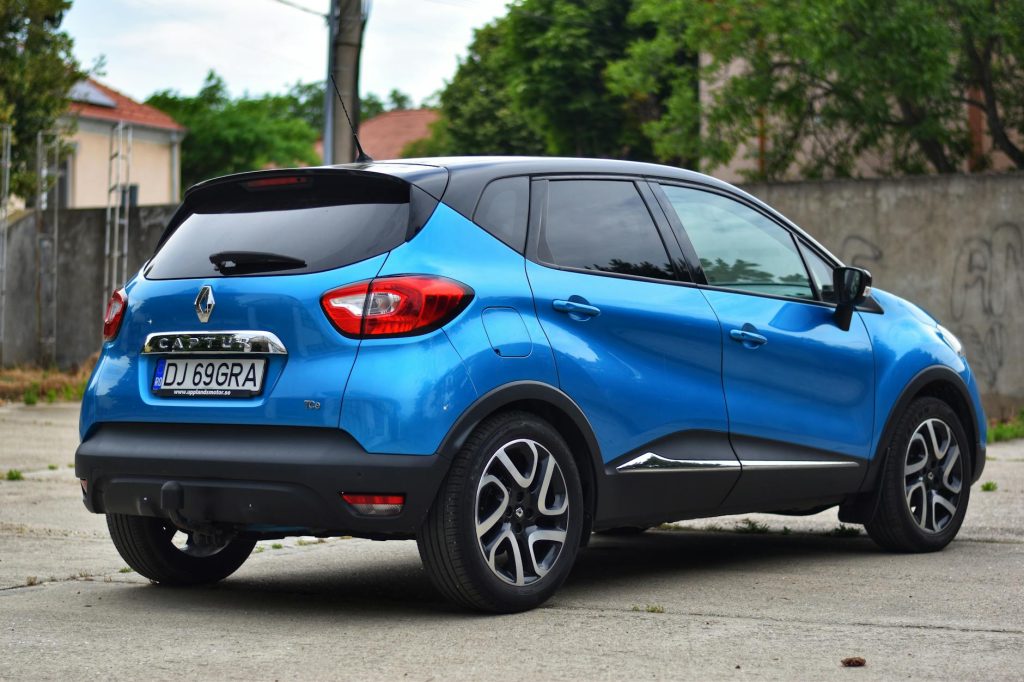 Quels sont les défauts de — Renault Captur 2 garée en milieu urbain