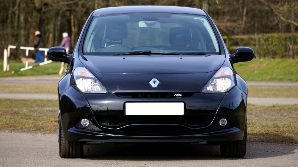 Problème Clio 5 essence pannes — Renault Clio 5 garée dans la rue