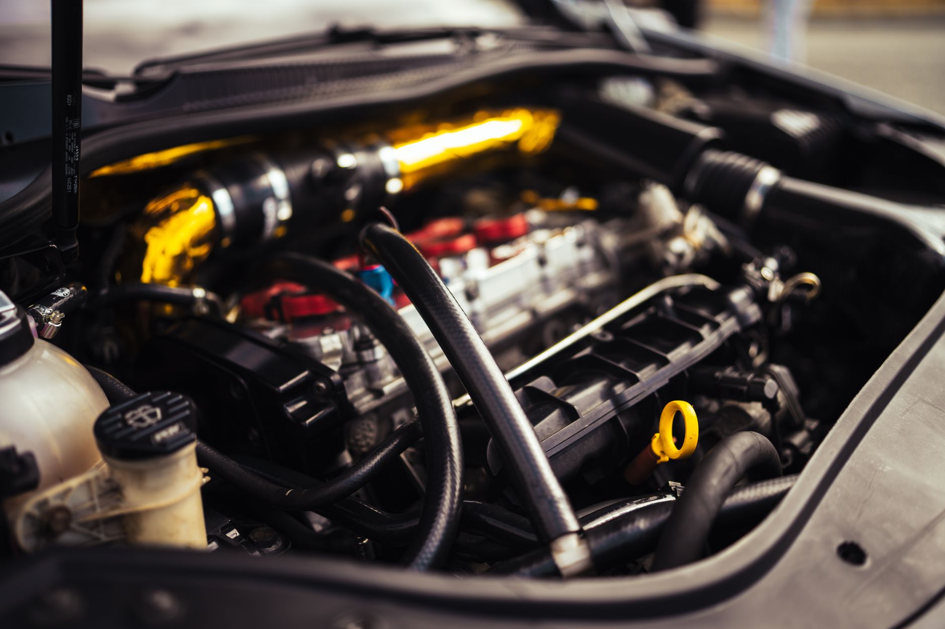 Boîtier homologué ou reprogrammation moteur : tarifs et réalités en 2026 — conversion éthanol moteur voiture