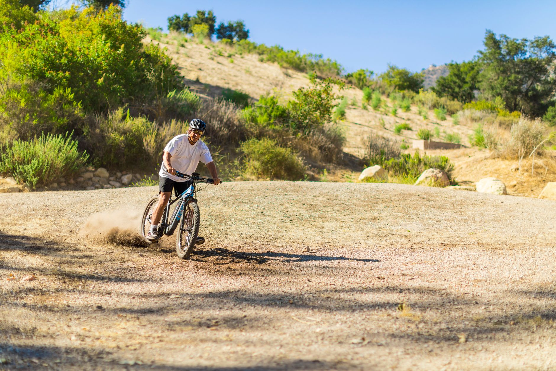 VTT électrique : comprendre les enjeux du choix entre semi-rigide, tout suspendu et enduro — VTT électrique sur sentier