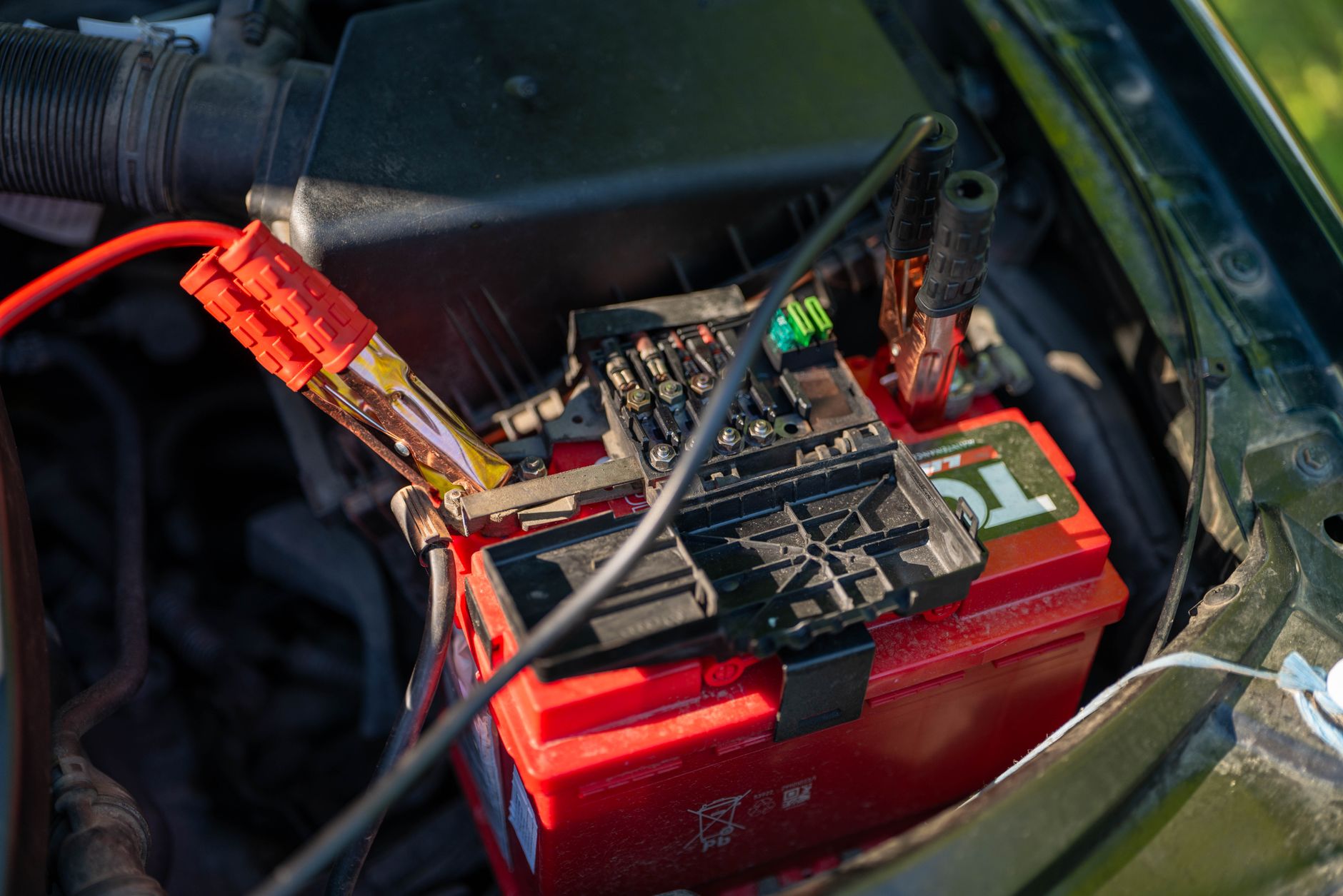Risques liés à la recharge nocturne d’une batterie de voiture : réalité technique et préjugés — chargeur de batterie de voiture la nuit
