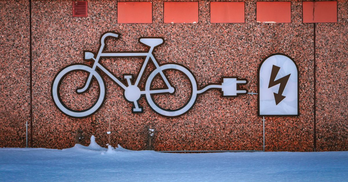 Découvrez les avantages et inconvénients du vélo électrique et du vélo classique pour bien choisir votre moyen de transport en milieu urbain.
