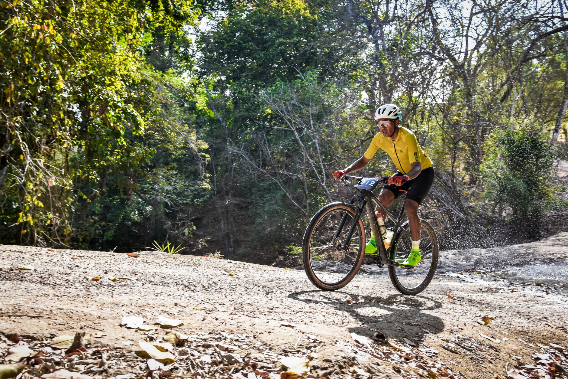 Championnat du monde de gravel — course de vélo gravel paysage montagneux