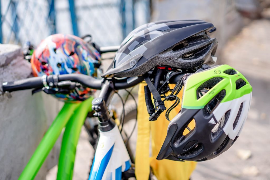 Équipement obligatoire vélo règles en — équipement de sécurité vélo casque lumières