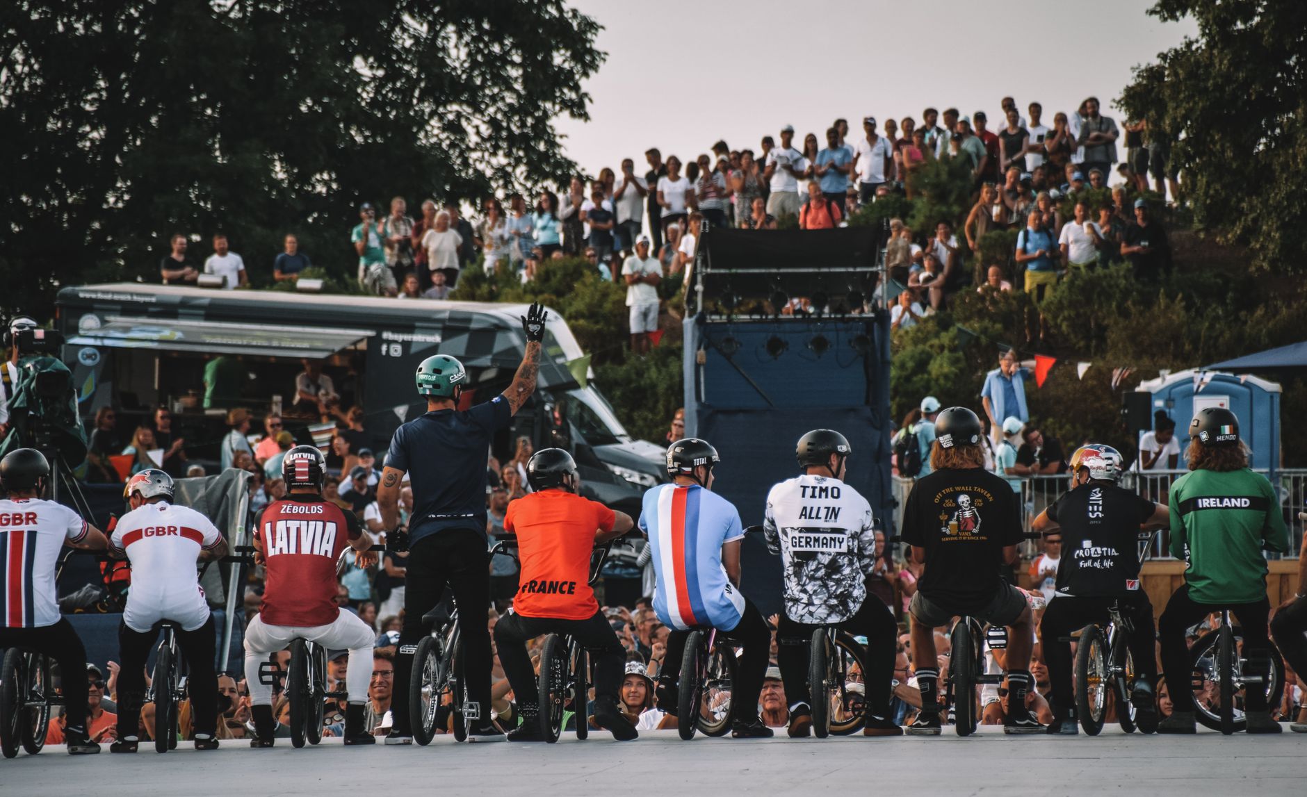 Comprendre la taille BMX race : différences et pièges des catalogues en 2026 — comparaison de taille de vélo BMX