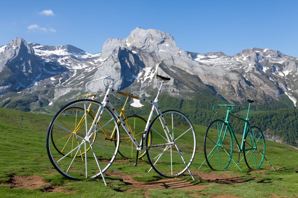 Traversée Pyrénées à vélo itinéraires, — vélo paysage montagne Pyrénées