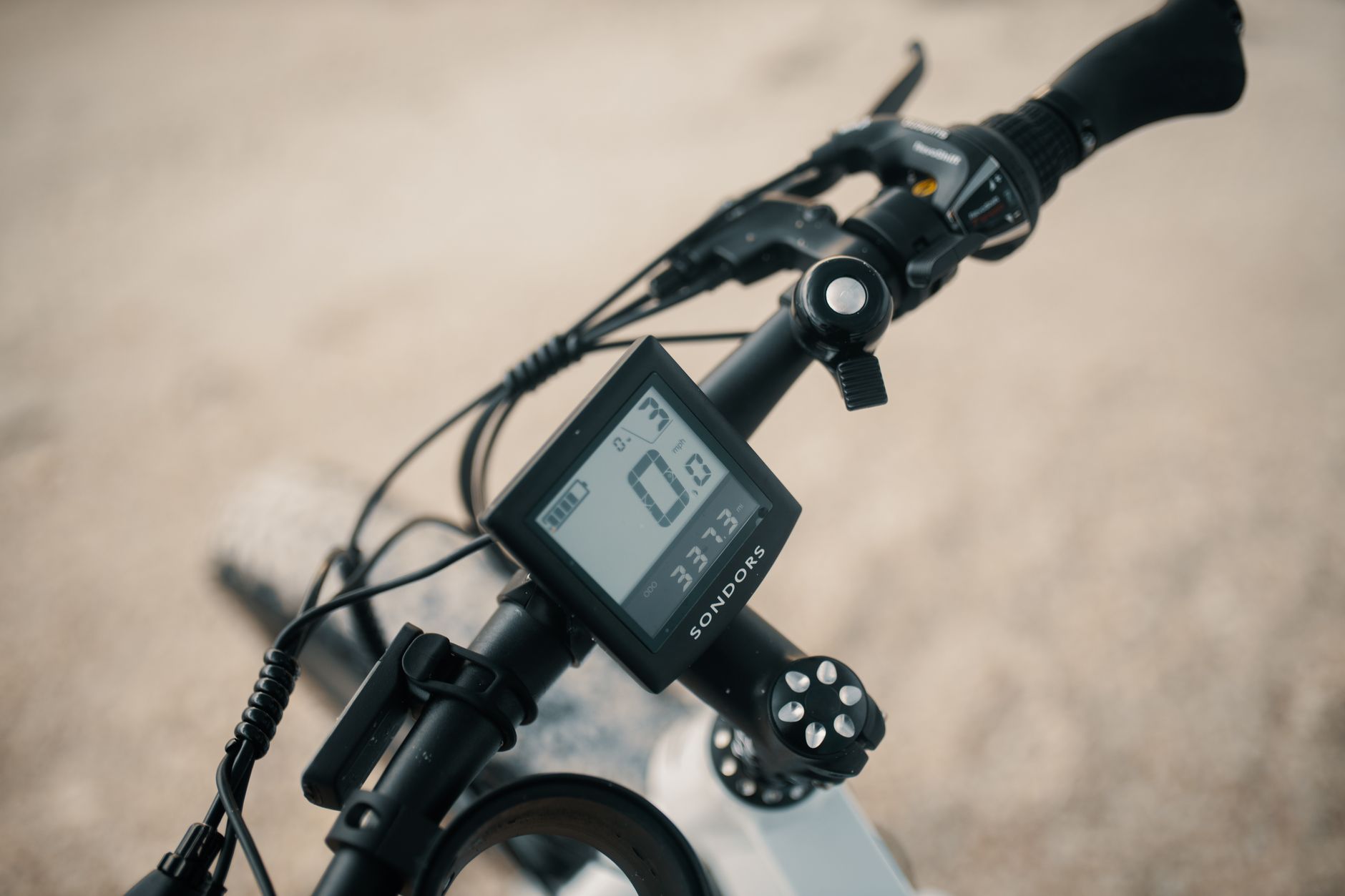 Les limites légales de la vitesse vélo électrique en 2026 : cadre strict et distinction VAE / speed pedelec — affichage du compteur vitesse vélo électrique
