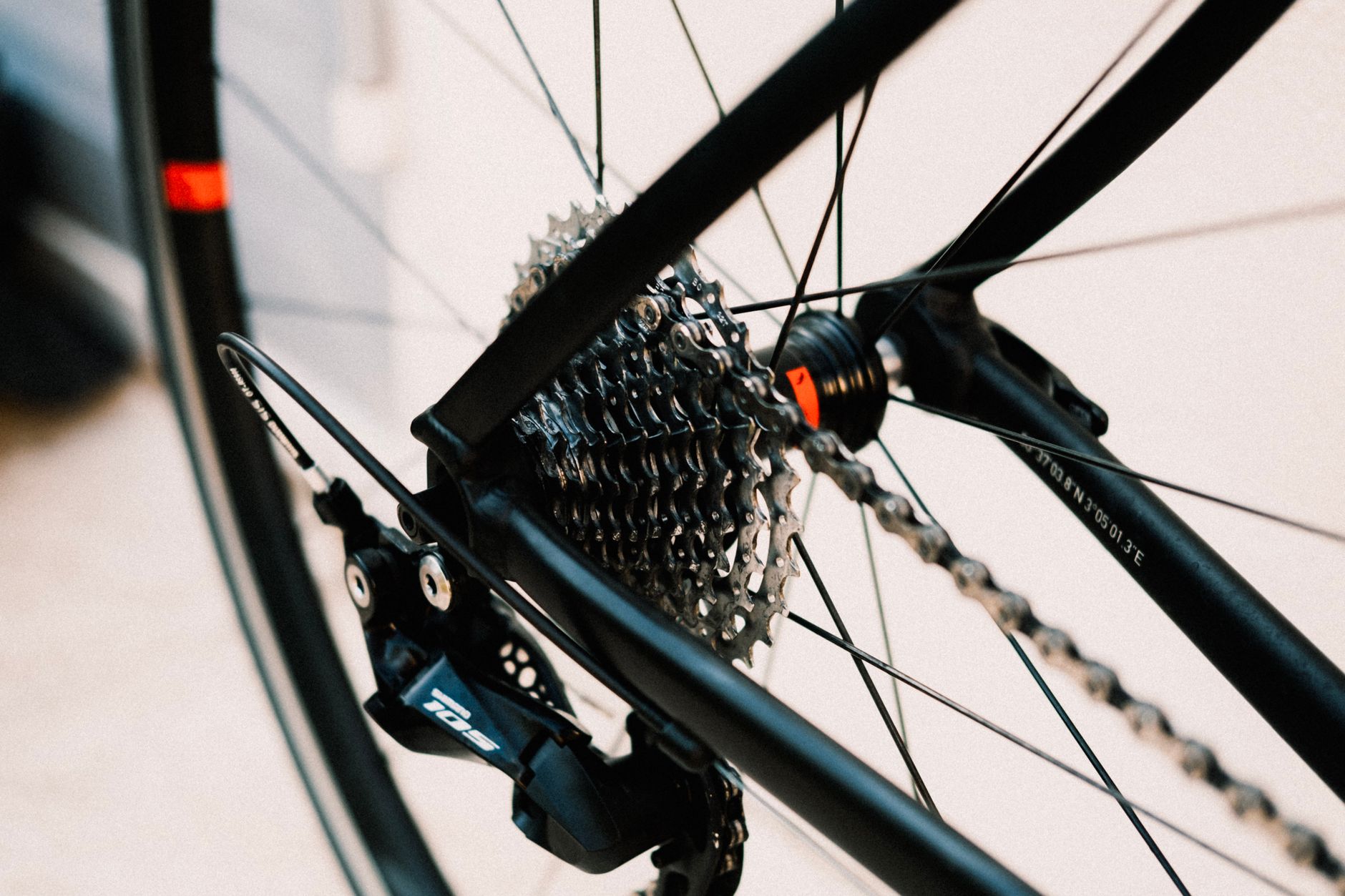 Pourquoi lubrifier sa chaîne de vélo change tout sur route comme en VTT — processus de lubrification chaîne vélo