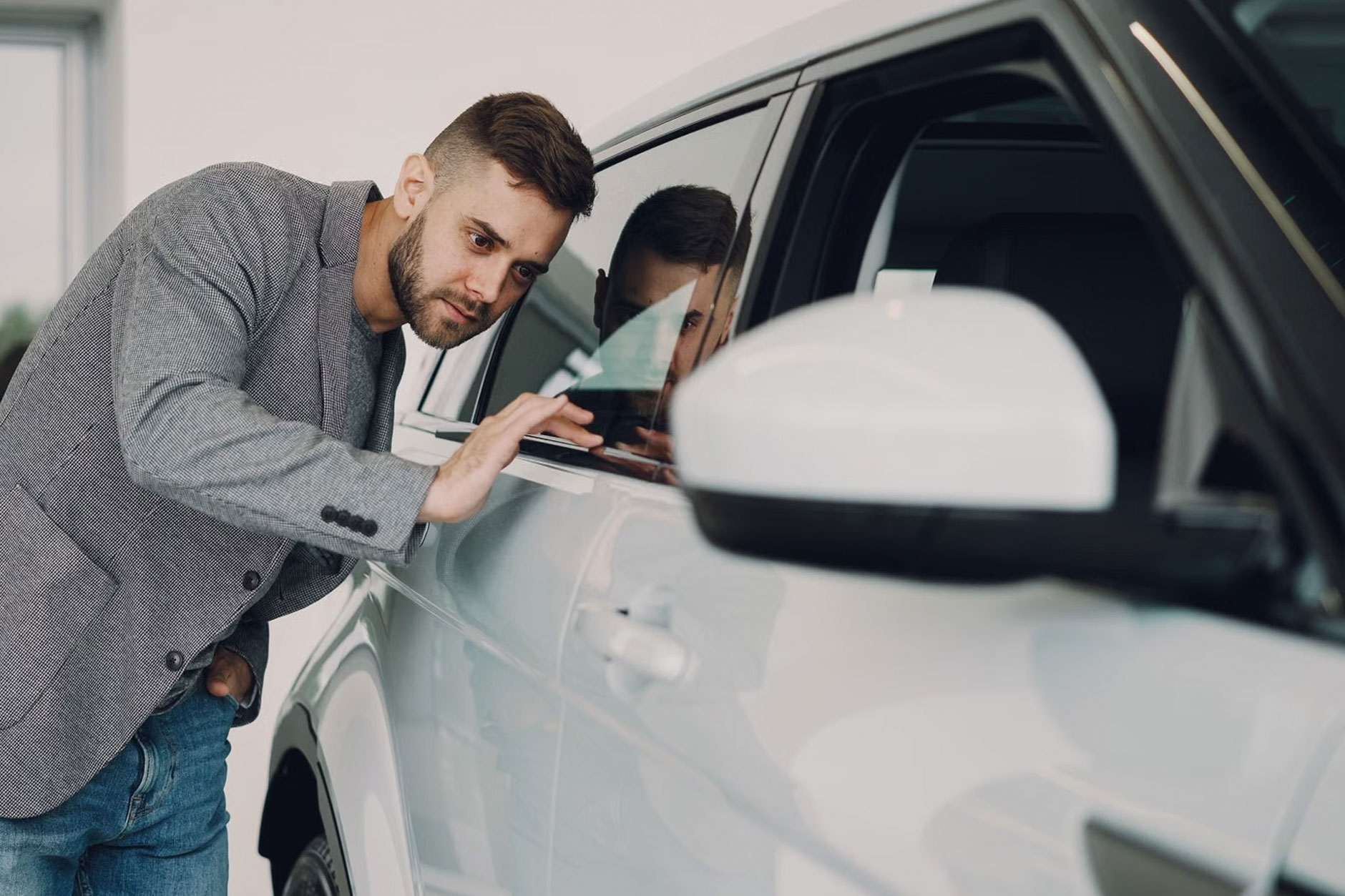 Voiture neuve en stock : comment choisir sans se précipiter ?