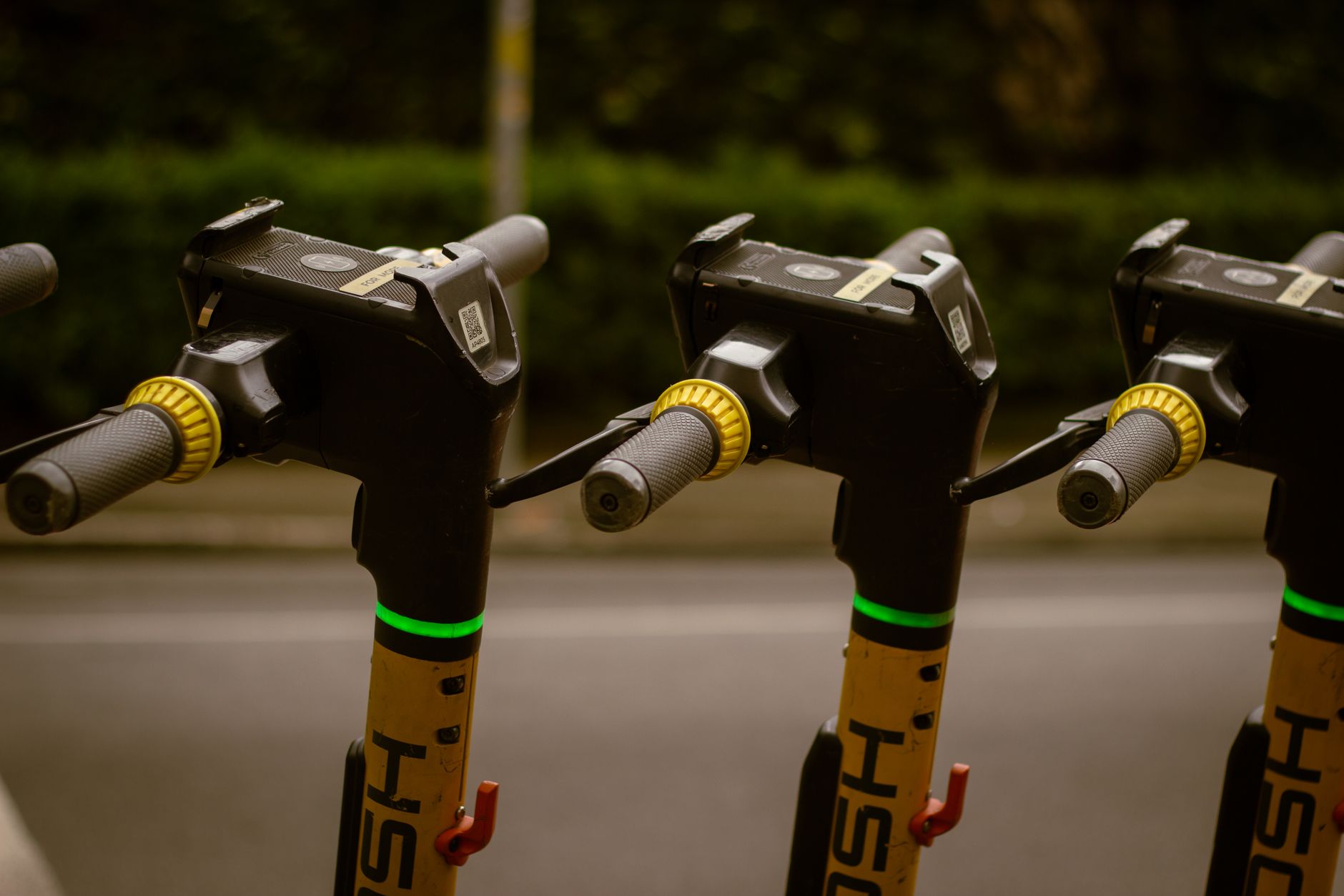 Temps de charge d’une trottinette électrique : les durées à prévoir — charge de batterie de trottinette électrique