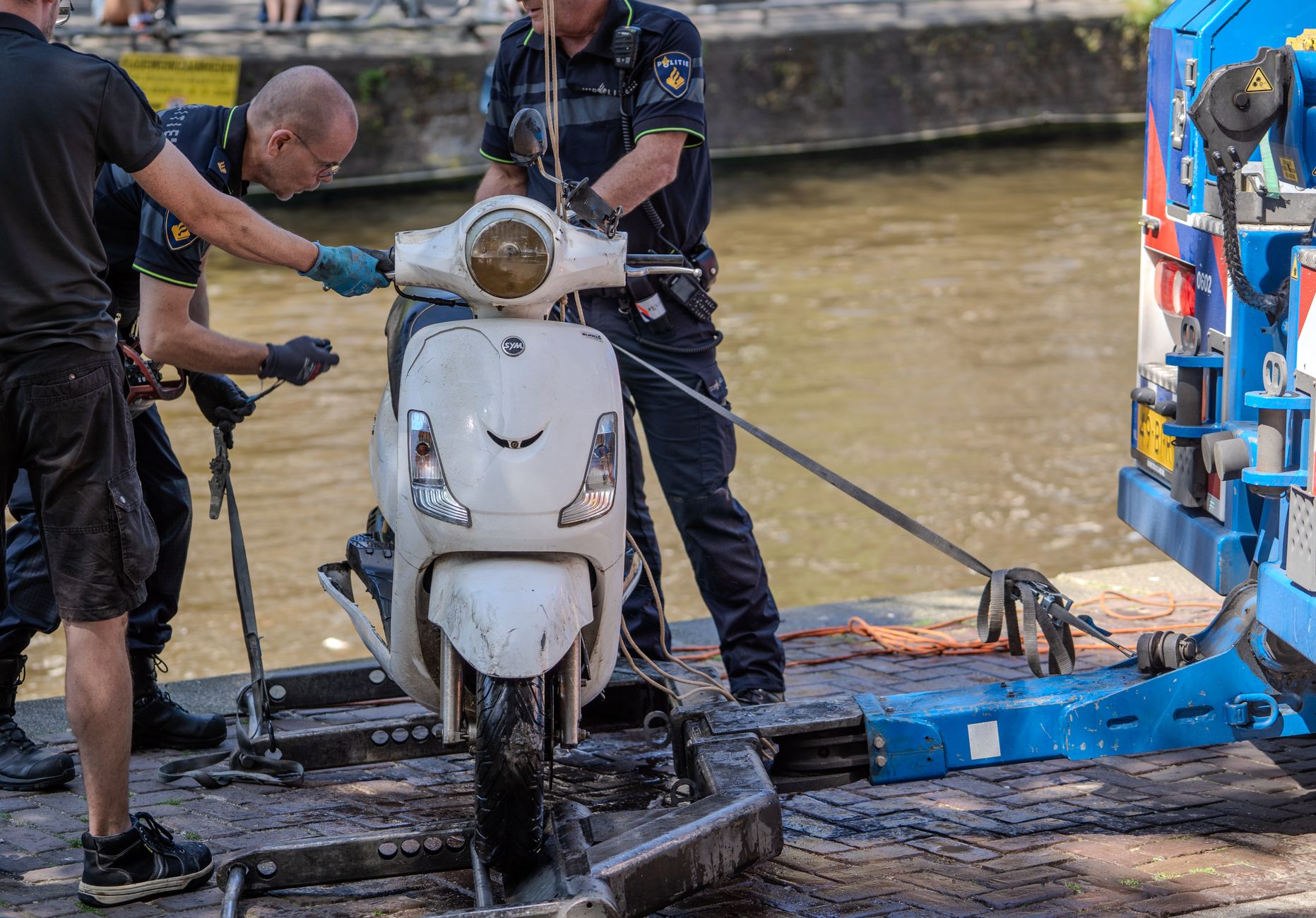 Préparer la remorque pour scooter et choisir le bon matériel — scooter attaché sur remorque