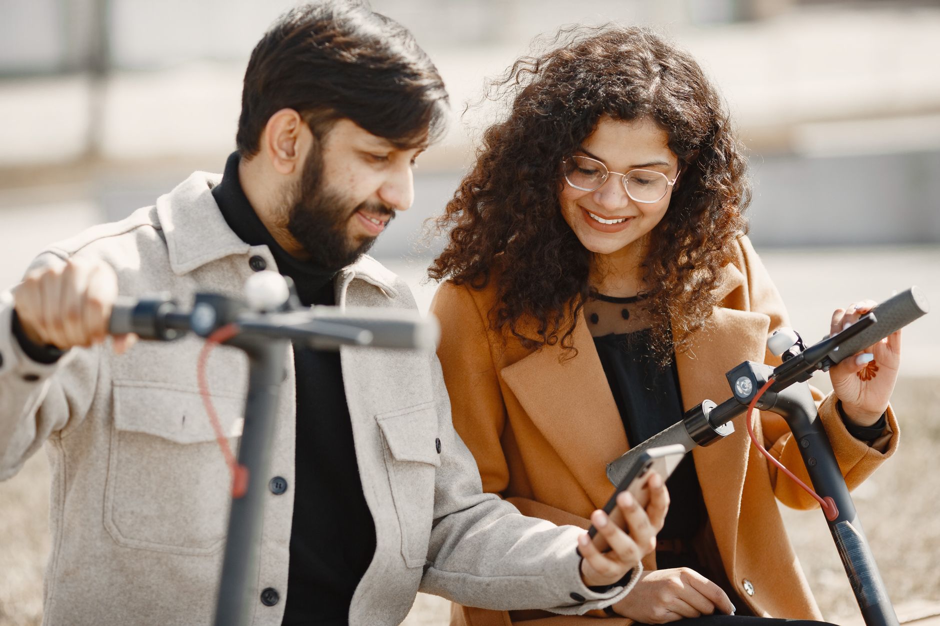 Préparer le scooter et fixer une estimation du prix cohérente — personne vendant un scooter en ligne