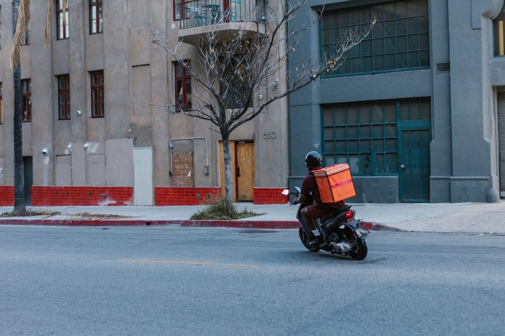 Comment vendre un scooter démarches, — personne vendant un scooter en ligne