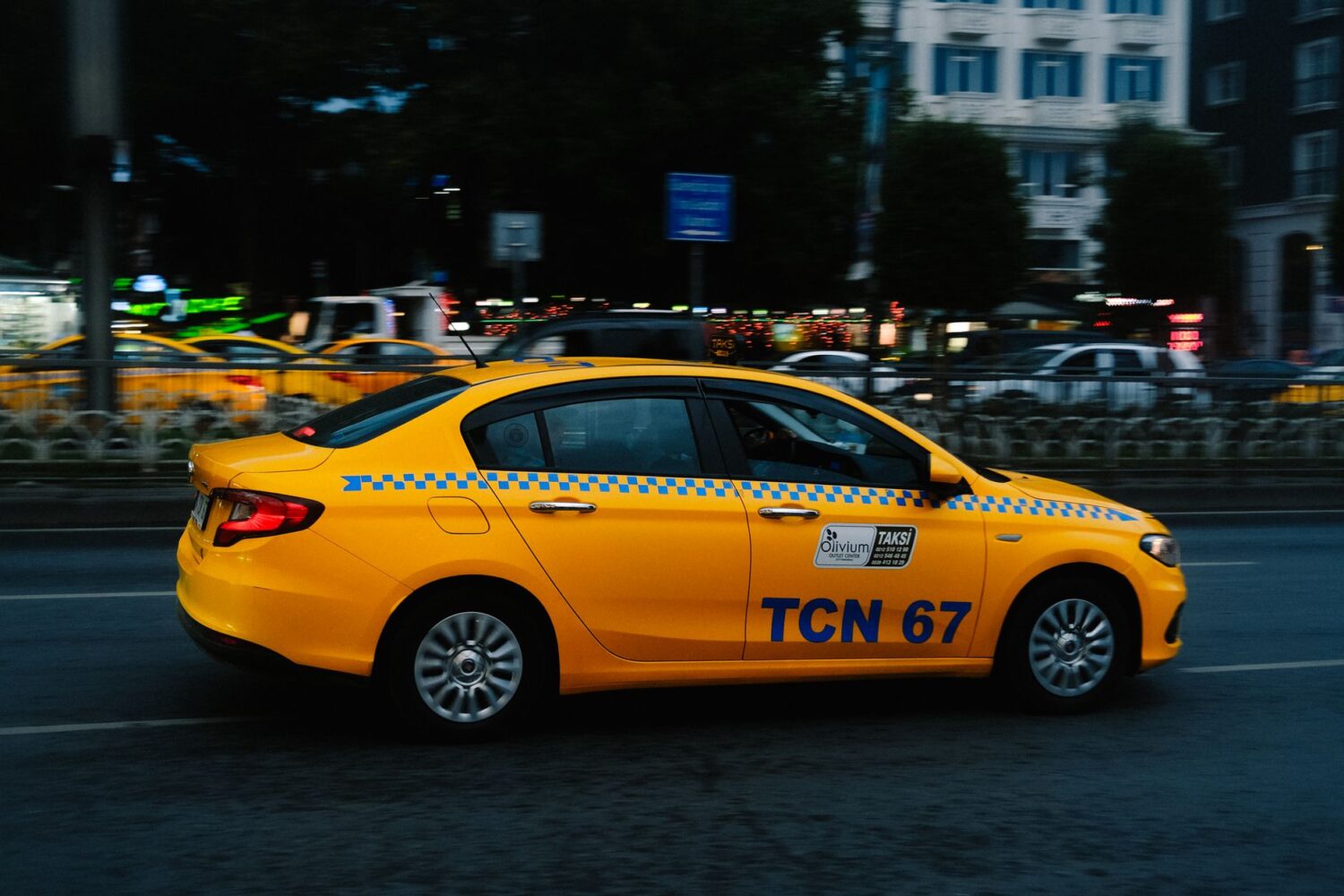 Publicité sur voiture VTC rémunérée : comment ça fonctionne et quelles sont les conditions ?